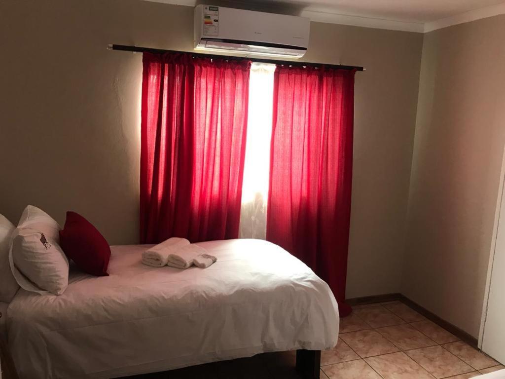 Urbanlife Keetmanshoop Accommodation Екстер'єр фото