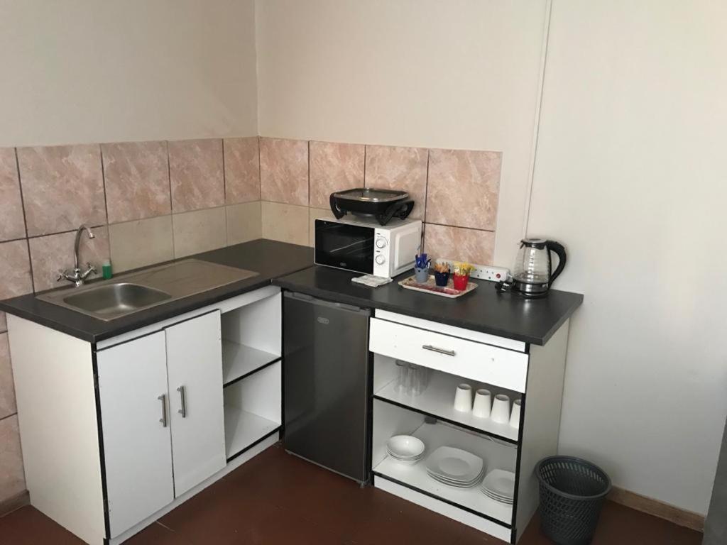 Urbanlife Keetmanshoop Accommodation Екстер'єр фото