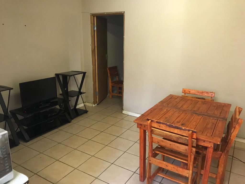 Urbanlife Keetmanshoop Accommodation Екстер'єр фото
